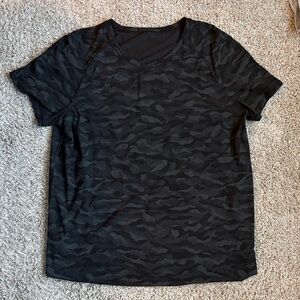 lululemon athletica Black Camo Quick Pace Short Sleeve Tee size 8